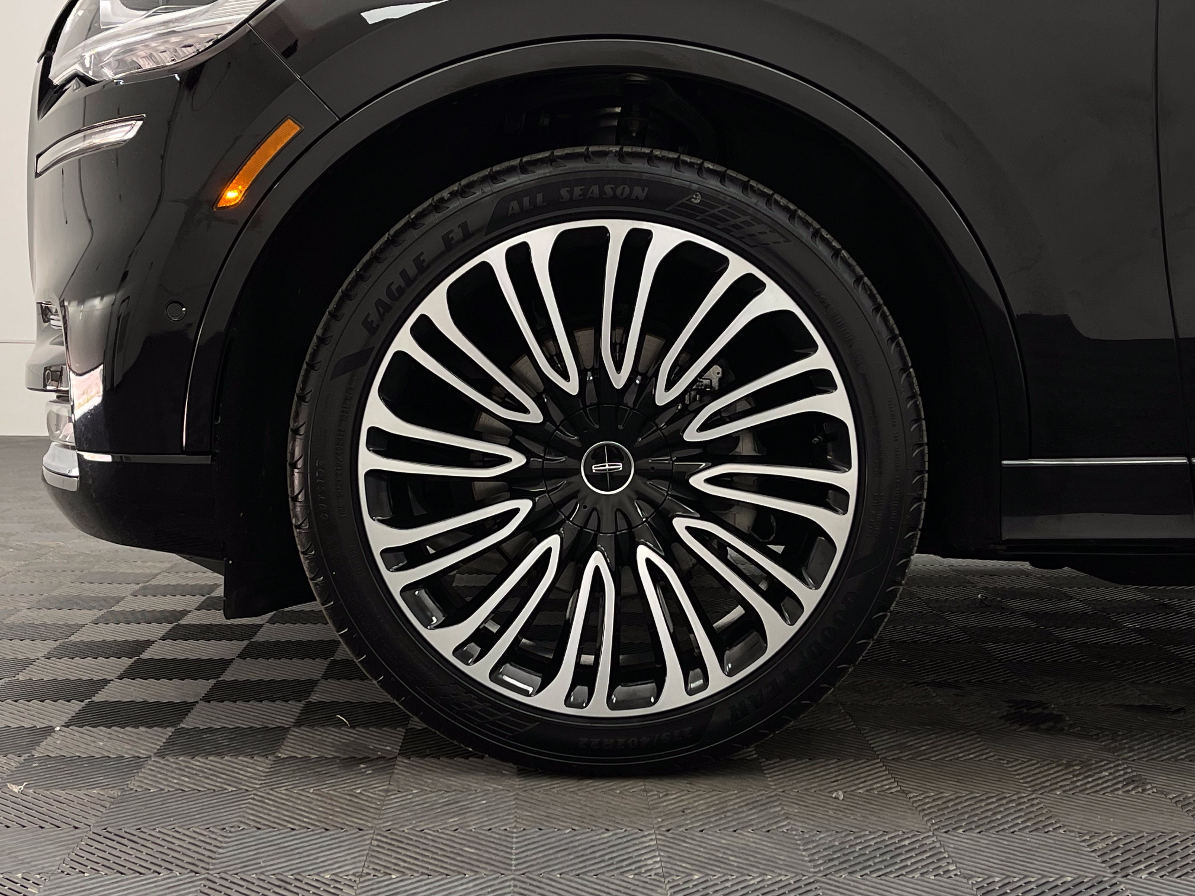 Used 2023 Lincoln Aviator Black Label w/ Dynamic Handling Package AWD/4WD image 16