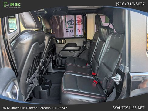 Used 2018 Jeep Wrangler Unlimited Rubicon AWD/4WD image 32