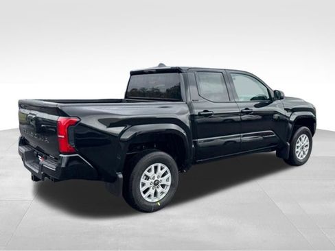 Used 2025 Toyota Tacoma SR5 AWD/4WD image 5
