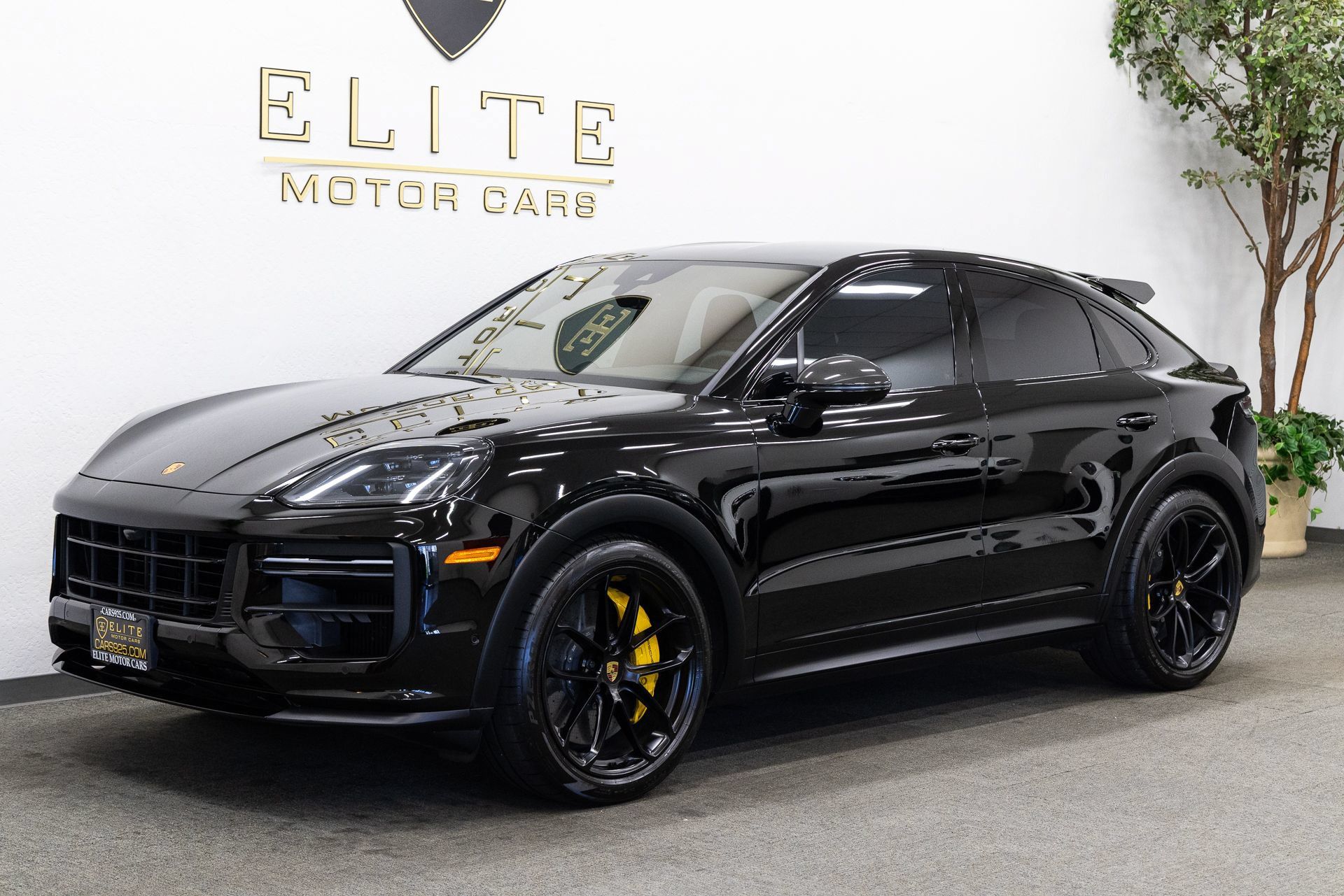 Used 2024 Porsche Cayenne Turbo GT AWD/4WD image 1