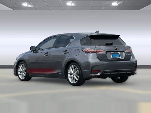 Used 2017 Lexus CT 200h w/ Navigation System Package image 3