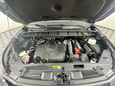 Used 2022 Toyota Highlander LE FWD image 34