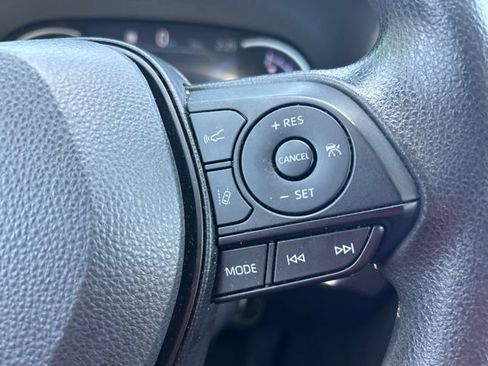 Used 2025 Toyota RAV4 XLE AWD/4WD image 20