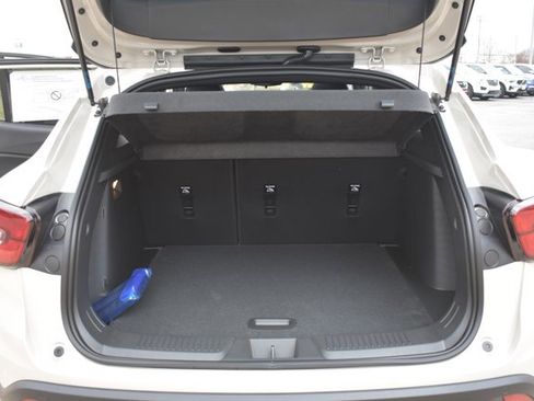 New 2026 Chevrolet Trax RS w/ Sunroof Package image 18