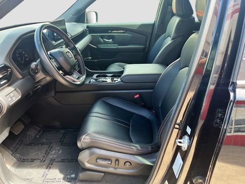 Used 2025 Honda Pilot TrailSport image 21