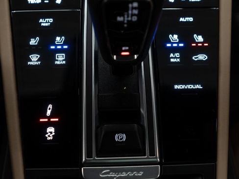 Used 2023 Porsche Cayenne Platinum Edition AWD/4WD image 21