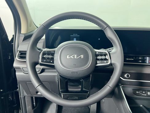 Certified 2026 Kia Carnival EX FWD image 17