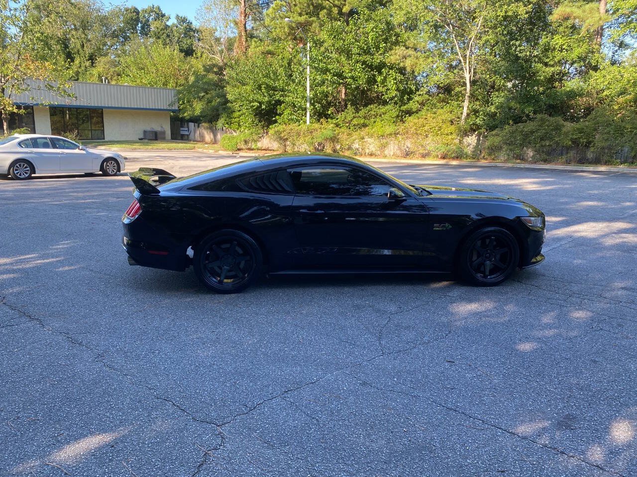 Used 2017 Ford Mustang GT RWD image 4