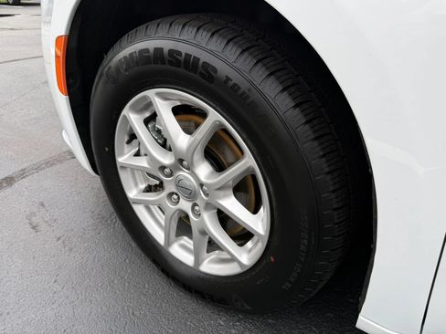 Used 2025 Chrysler Pacifica Select FWD image 39
