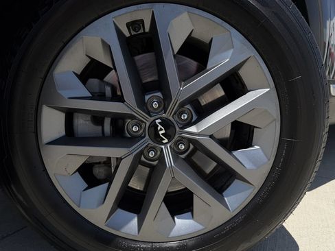 Used 2024 Kia Telluride LX FWD image 9