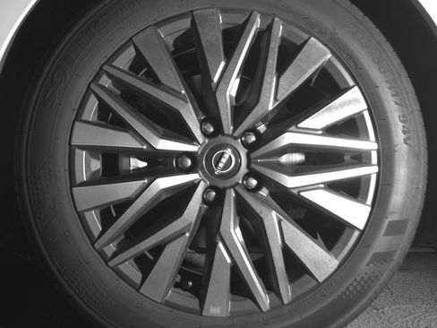 Used 2025 Nissan Altima 2.5 SV FWD image 12