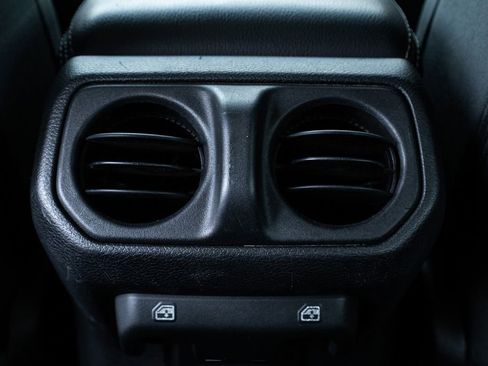 Used 2022 Jeep Wrangler Unlimited Sahara image 34