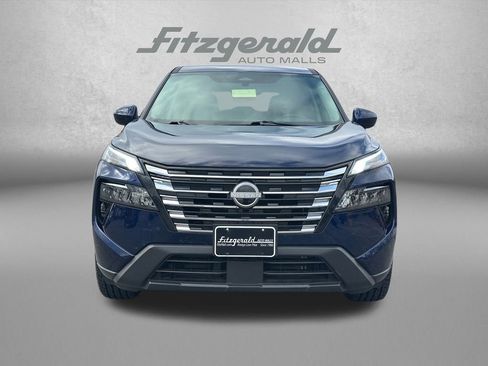 Used 2025 Nissan Rogue SV image 3