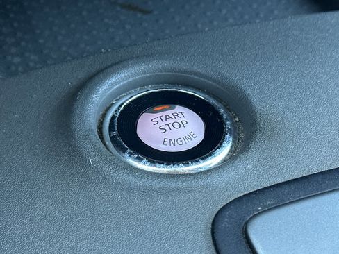 Certified 2021 Nissan Frontier SV w/ Midnight Edition Floor Mats image 21