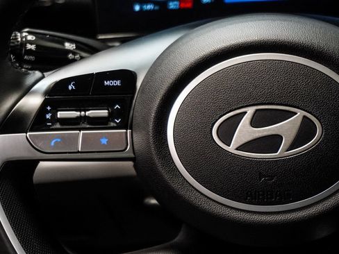 Used 2025 Hyundai Elantra Limited w/ Cargo Package FWD image 17