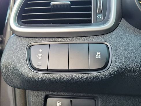 Used 2018 Kia Sorento FWD image 12