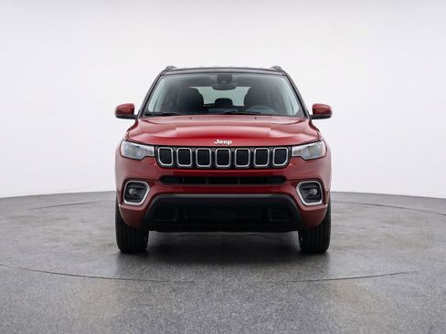 Used 2025 Jeep Compass Limited AWD/4WD image 2