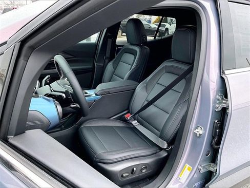 New 2026 Chevrolet Equinox EV LT image 9