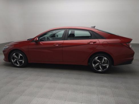 Used 2023 Hyundai Elantra SEL w/ Convenience Package FWD image 3