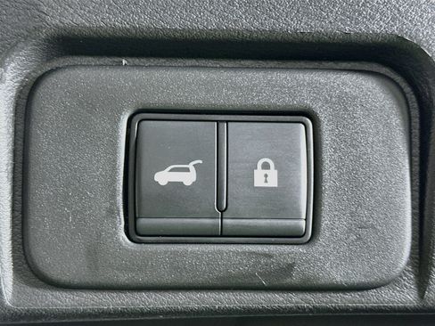 Used 2025 Nissan Rogue SV FWD image 30