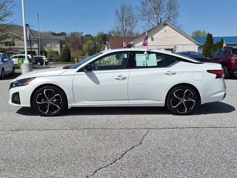 Used 2023 Nissan Altima 2.5 SR w/ SR Premium Package FWD image 5
