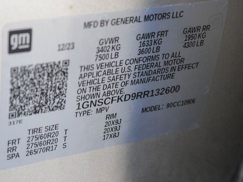 Used 2024 Chevrolet Suburban Premier RWD image 13