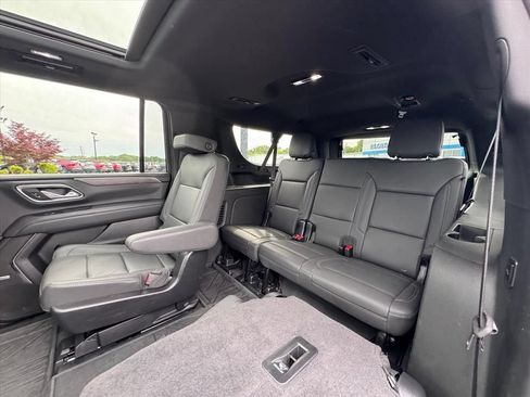 Used 2024 Chevrolet Suburban Z71 w/ Luxury Package AWD/4WD image 12