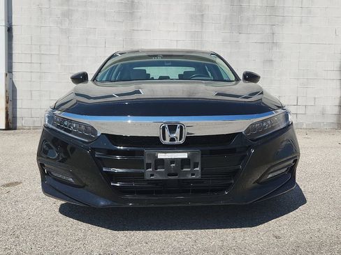 Used 2018 Honda Accord Touring image 2