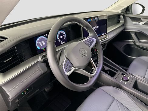 New 2026 Volkswagen Tiguan SE image 9