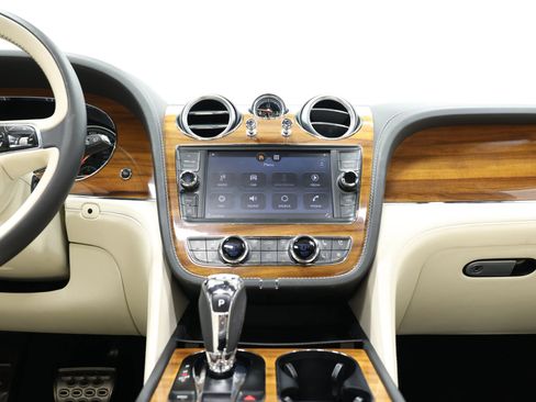 Used 2018 Bentley Bentayga Onyx Edition AWD/4WD image 36