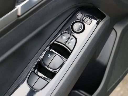 Used 2024 Nissan Altima 2.5 SR FWD image 16