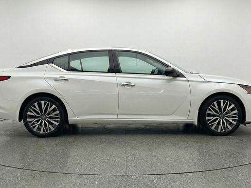 Used 2025 Nissan Altima 2.5 SV image 11