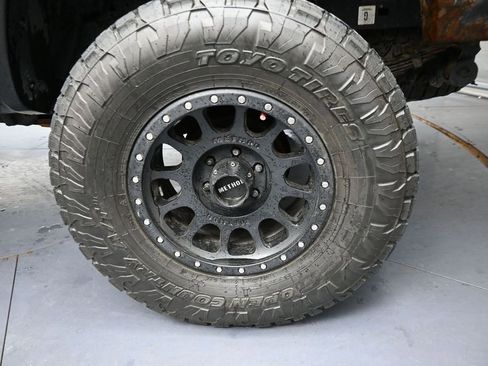Used 2016 Toyota Tacoma TRD Sport w/ Towing Package AWD/4WD image 14