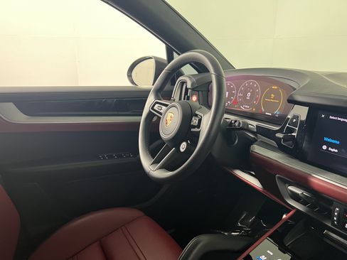 Certified 2026 Porsche Cayenne S AWD/4WD image 12