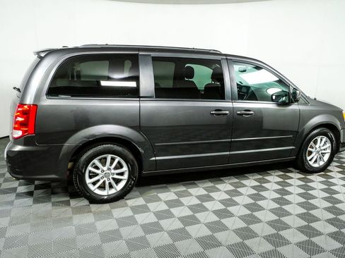 Used 2016 Dodge Grand Caravan SXT w/ UConnect Hands-Free Group FWD image 2