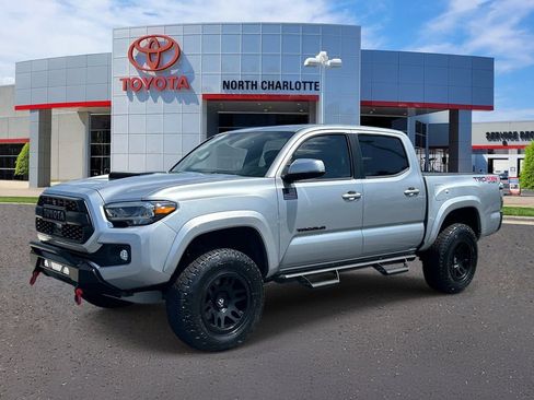 Used 2023 Toyota Tacoma TRD Sport w/ TRD Premium Sport Package AWD/4WD image 5