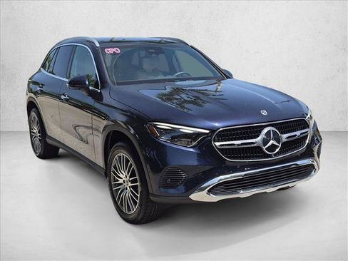 Used 2023 Mercedes-Benz GLC 300 4MATIC image 3