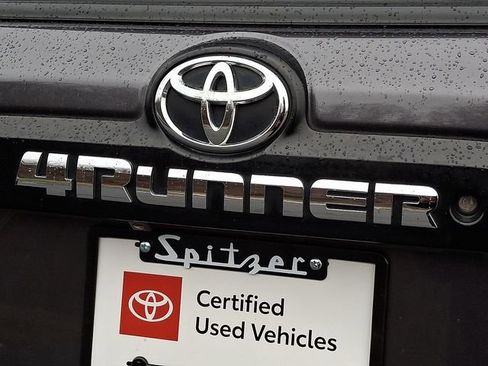 Certified 2018 Toyota 4Runner TRD Off-Road image 30