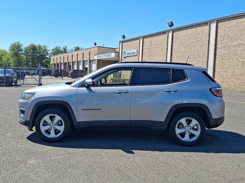 Used 2019 Jeep Compass Latitude w/ Popular Equipment Group AWD/4WD image 4