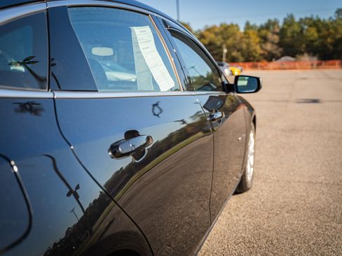 Used 2019 Chevrolet Malibu LT w/ Leather Package image 11