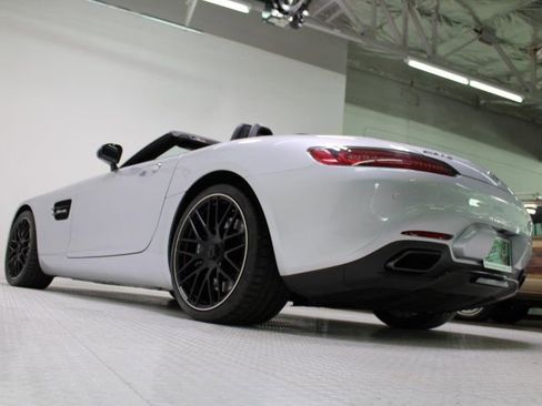 Used 2019 Mercedes-Benz AMG GT Roadster image 18
