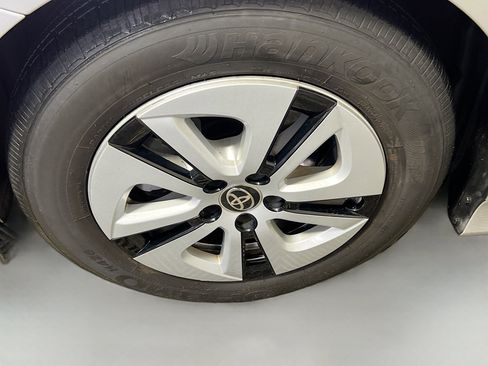 Used 2018 Toyota Prius Two image 14