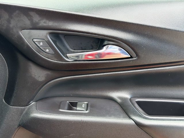 Used 2018 Chevrolet Equinox LT FWD image 18