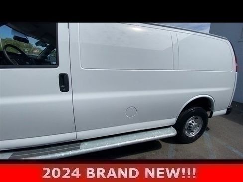 Used 2024 Chevrolet Express 2500 w/ Driver Convenience Package image 6