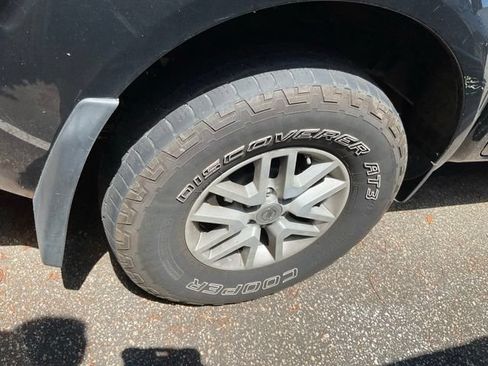 Used 2019 Nissan Frontier SV w/ Value Truck Package RWD image 12