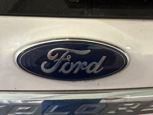 Used 2017 Ford Explorer XLT w/ Equipment Group 202A FWD image 13