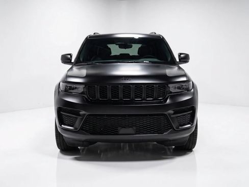 Used 2023 Jeep Grand Cherokee Altitude AWD/4WD image 2