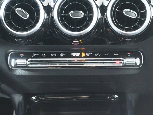 Certified 2022 Mercedes-Benz GLA 250 4MATIC image 22