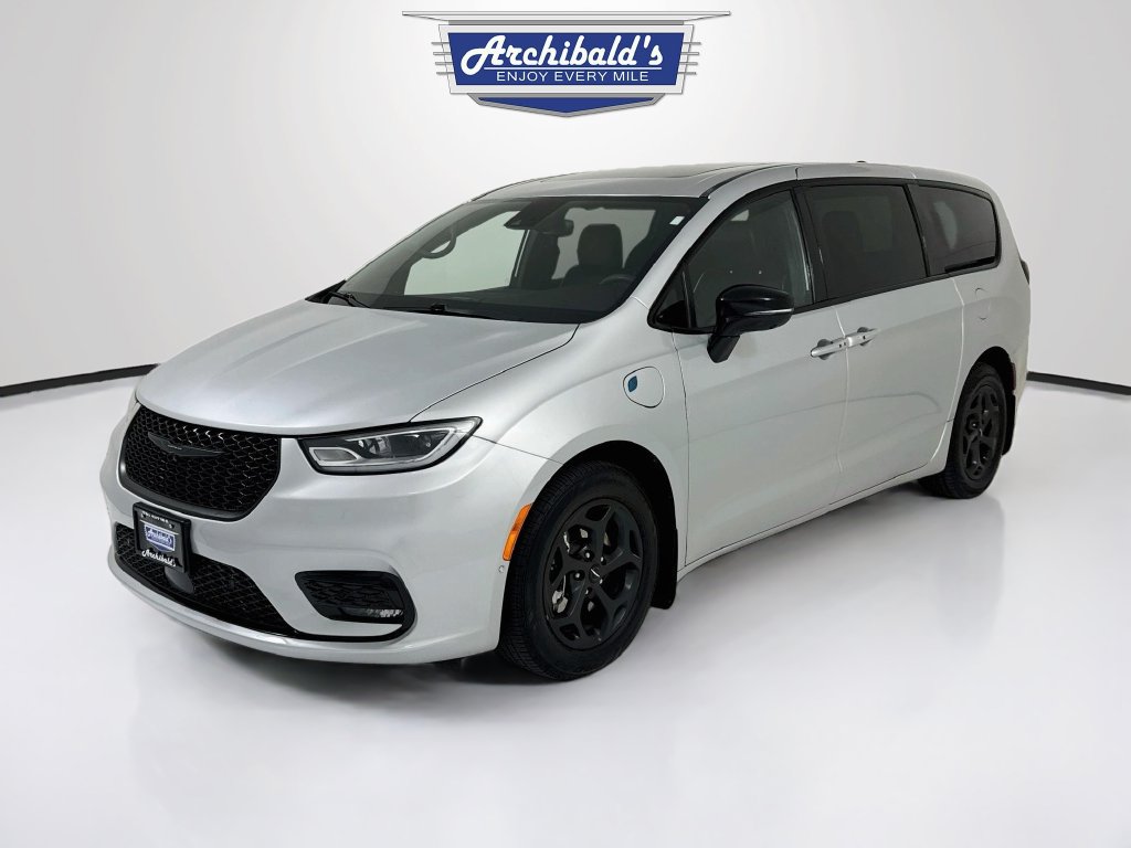 Used 2023 Chrysler Pacifica Limited w/ S Appearance Package FWD image 3