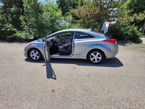 Used 2013 Hyundai Elantra FWD image 10